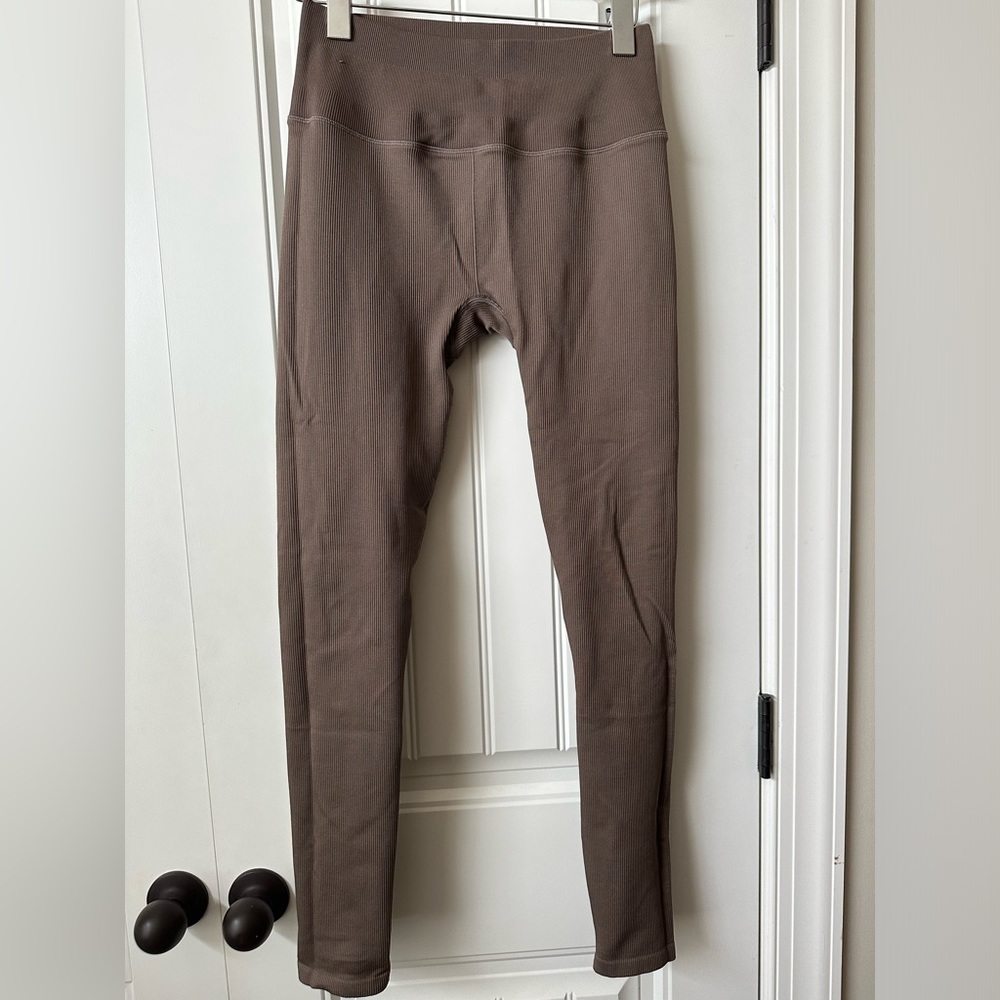 Alo yoga ribbed brown leggings